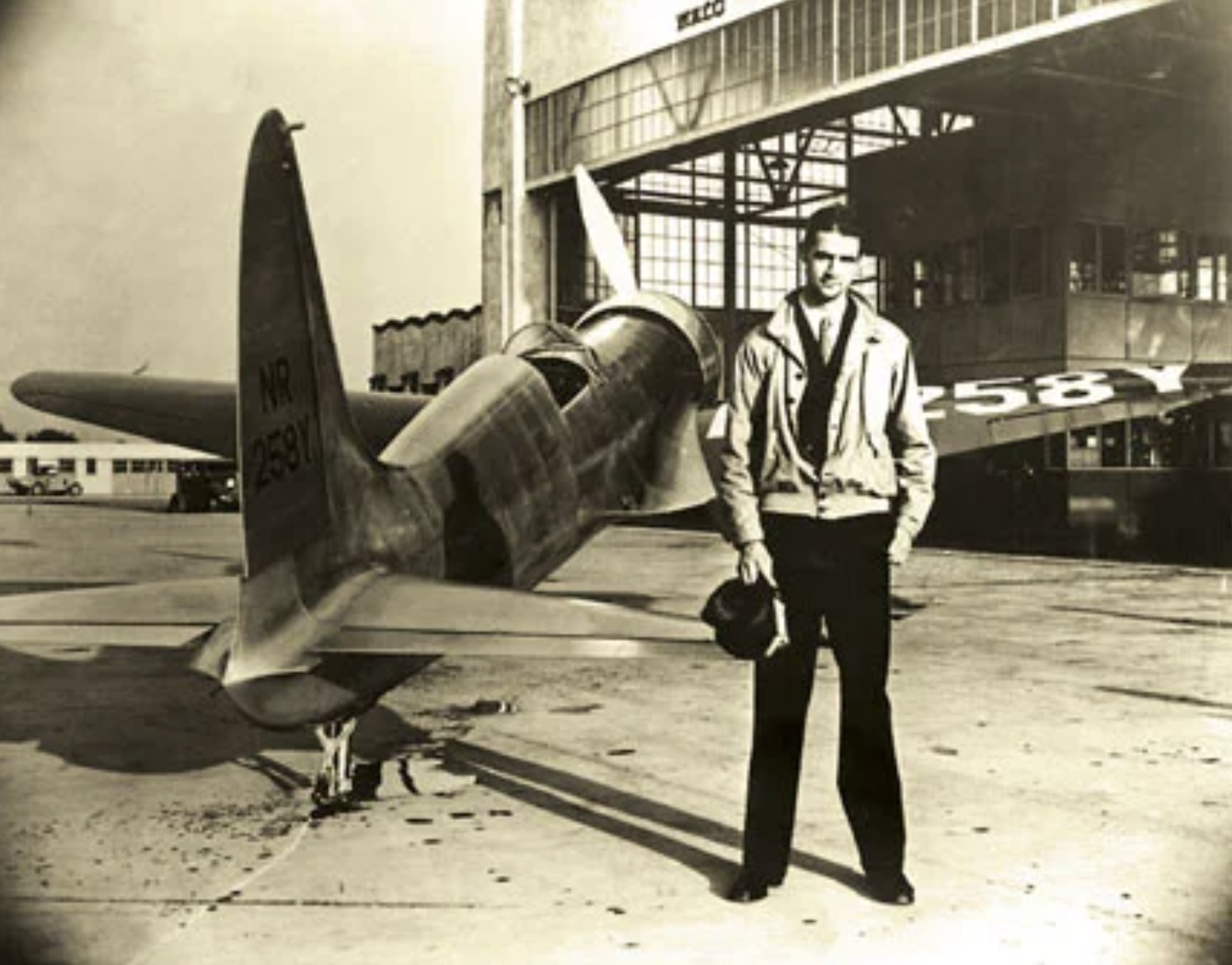 Howard Hughes 